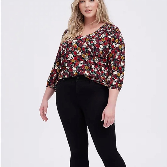 TORRID WOMEN’S TUNIC BLOUSE - CRINKLE FLANNEL FLORAL SKULLS BLACK SIZE 3X NWT - Picture 2 of 6